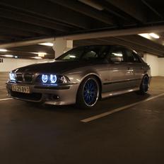 BMW E39 523i