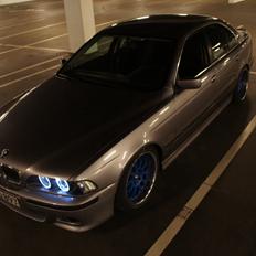 BMW E39 523i