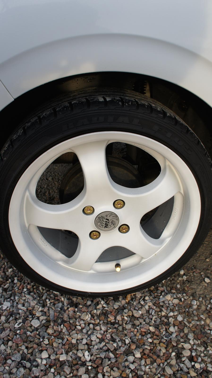 Peugeot 208 Champion Air - En ven var så flink at gi mig nogle brugte patronhylstre. Fed afslutning på de ellers grimme hjulbolte billede 5