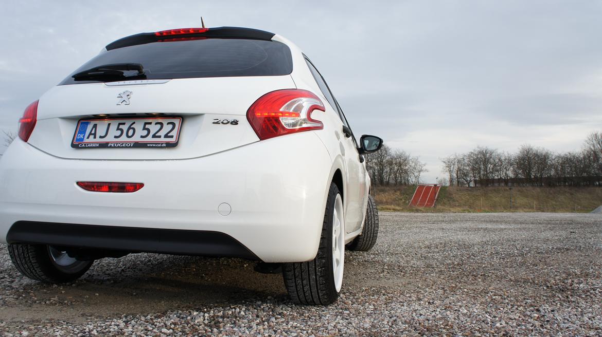 Peugeot 208 Champion Air - Endelig en Peugeot med fælgene ude i skærmene billede 6