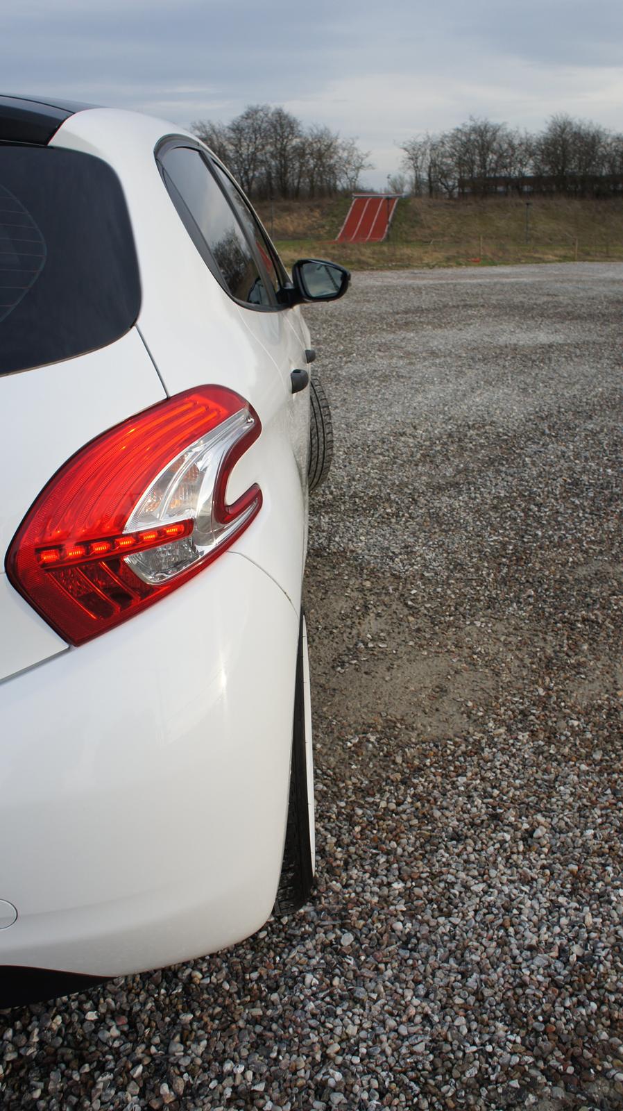 Peugeot 208 Champion Air - Fælgene sidder li præcis hvor de skal  billede 7