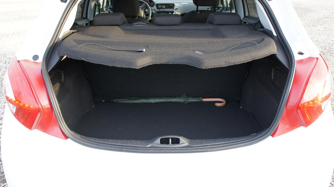 Peugeot 208 Champion Air - Dejligt stort bagagerum i sån en lille bil billede 11