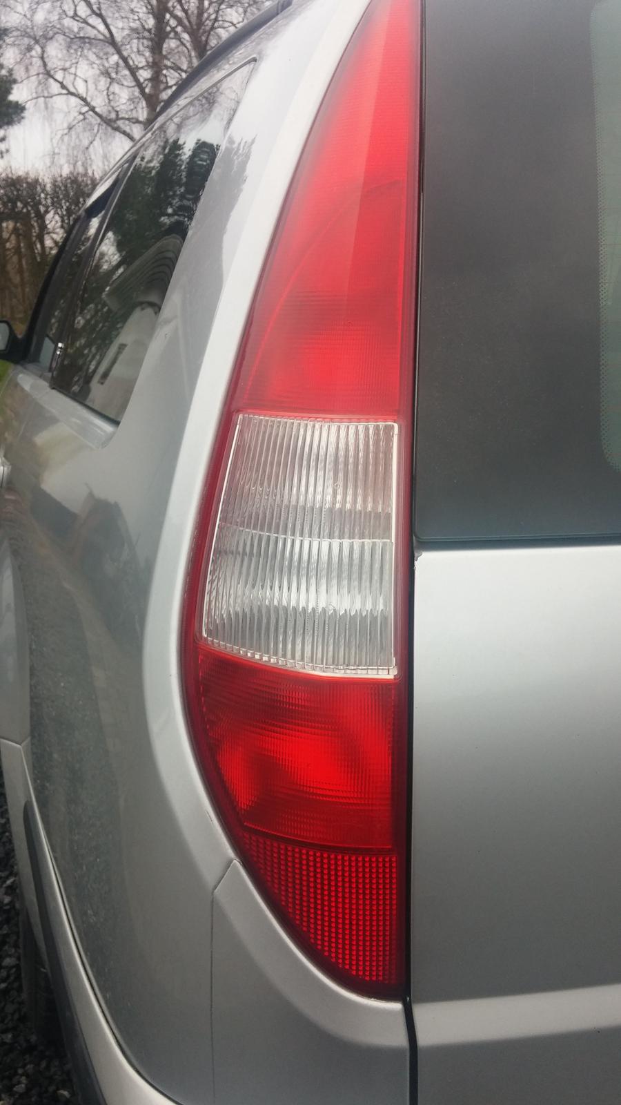 Ford Mondeo 2.5 V6 GIHA - Lys lavet om i baglygterne, så der både er lys i den nederste og øverste del af lygten. HER SLUKKET FOR AT KUNNE SE FORSKELLEN. SE TIDLIGERE BILLEDE. billede 16