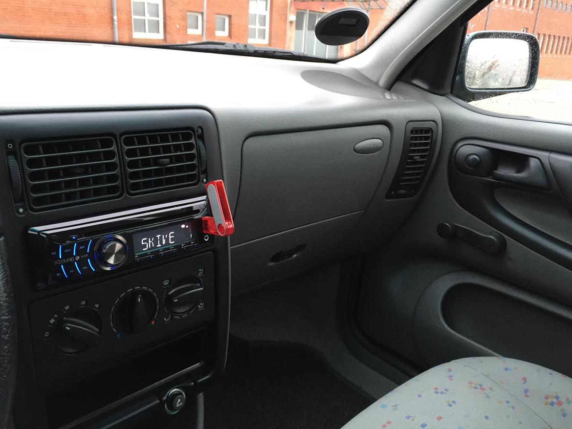 VW Polo 1,6 *Solgt* billede 6