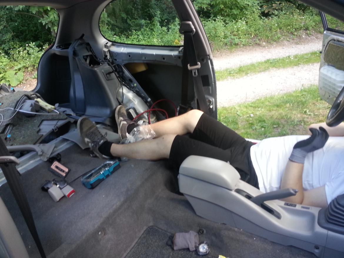 Toyota Corolla E11 - Mindre en 24 timers efter jeg købte den, så den sådan ud. billede 27