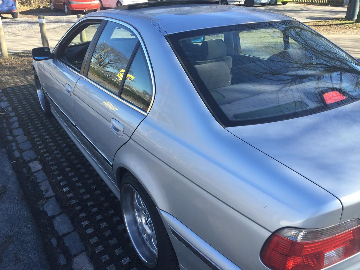 BMW 523i / SOLGT billede 6