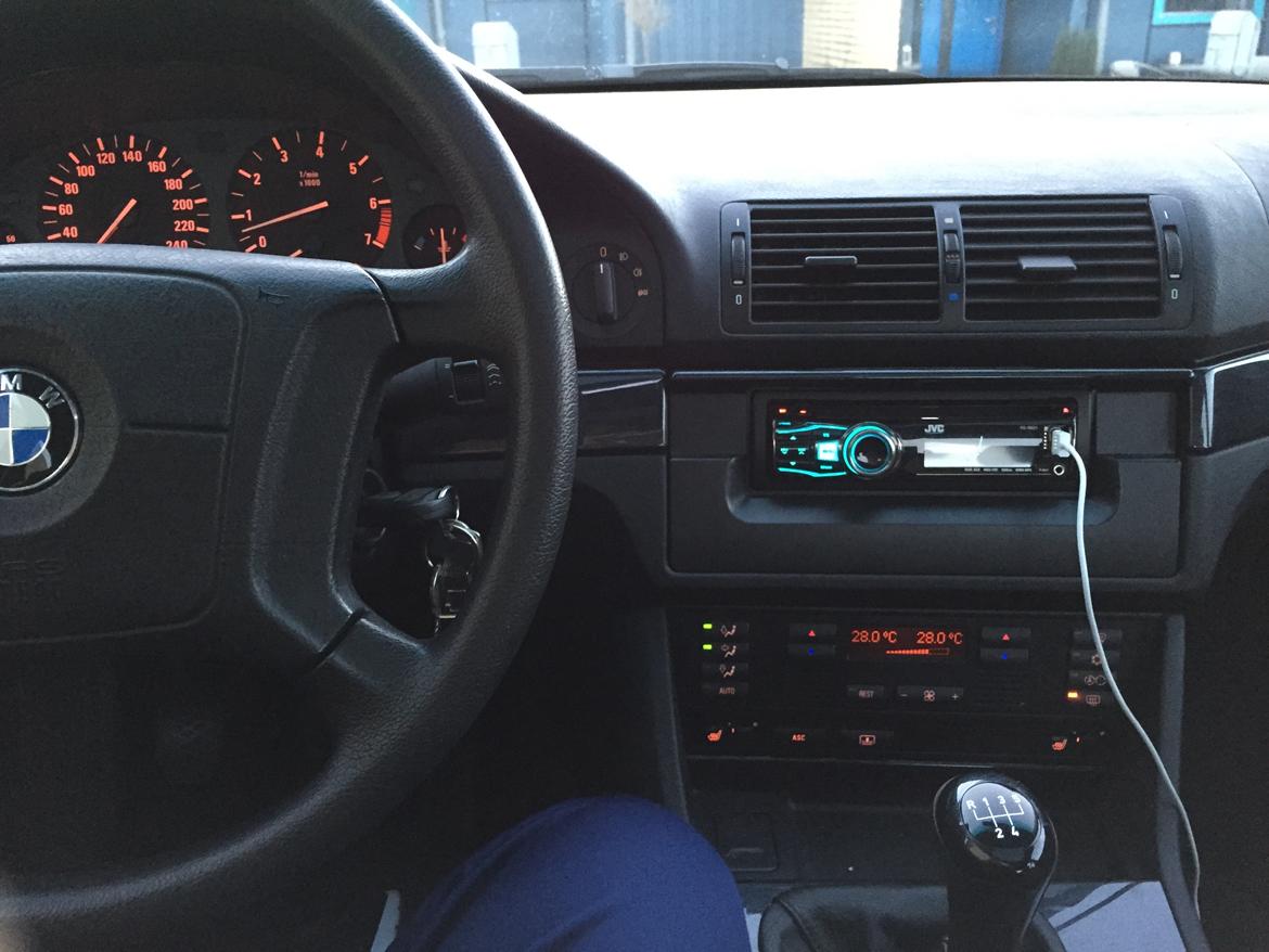 BMW 523i / SOLGT billede 10