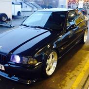 BMW 325 e36