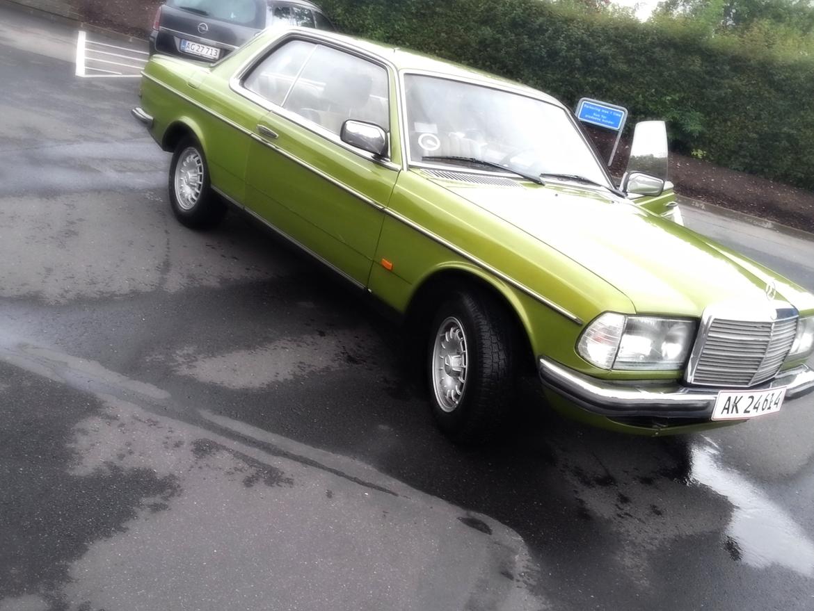 Mercedes Benz w123 230c billede 6