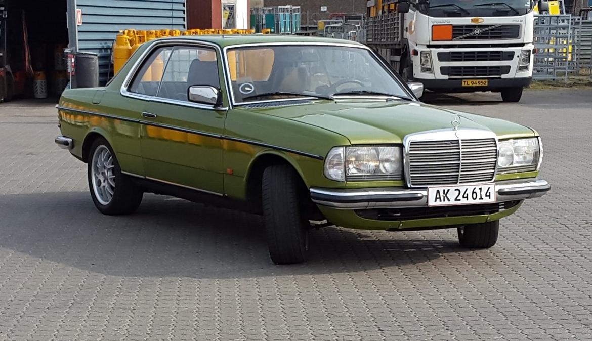 Mercedes Benz w123 230c billede 18