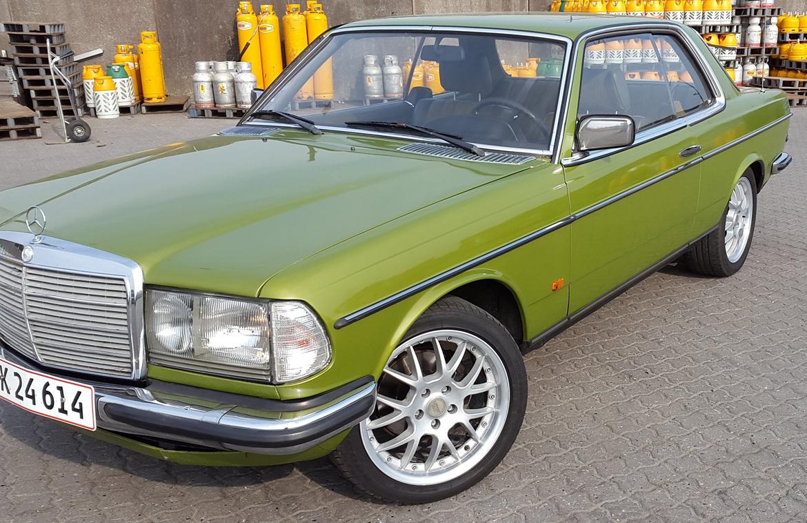 Mercedes Benz w123 230c billede 1