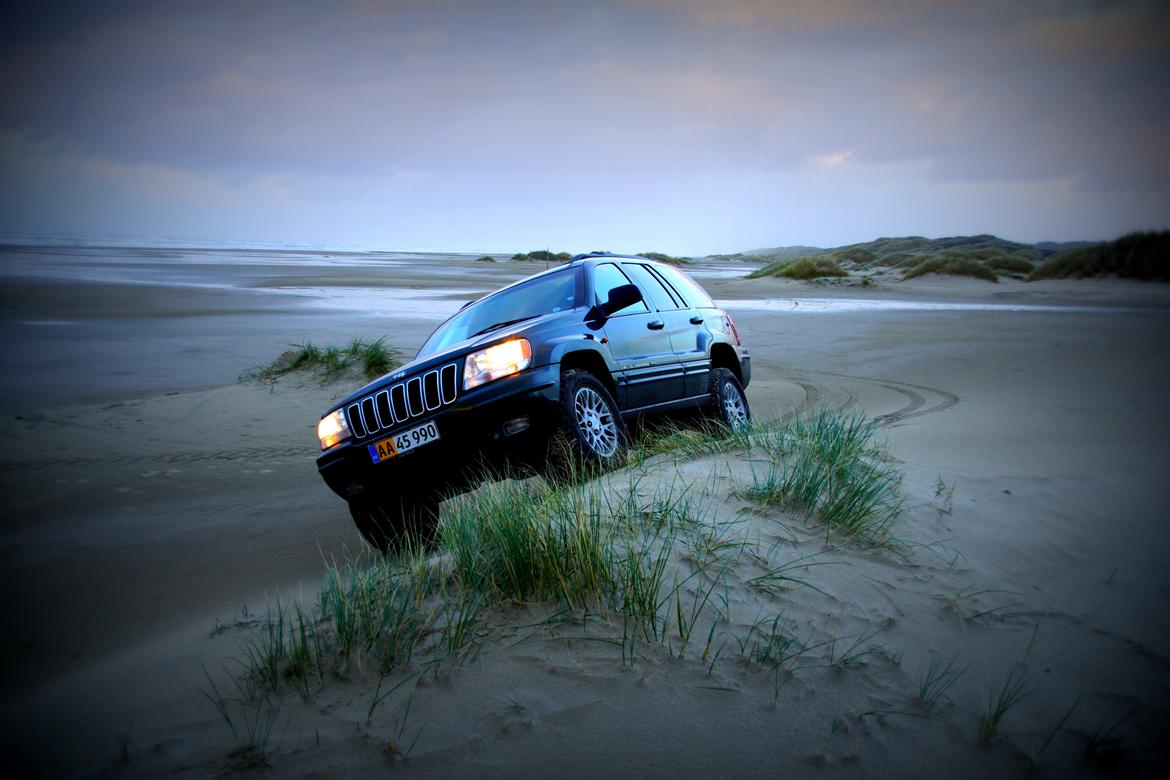 Jeep Grand Cherokee Limited - Der er noget specielt ved en 4x4 V8 der bare får frem legebarnet i en mand :-) billede 1