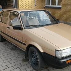Toyota corolla ae80 sedan
