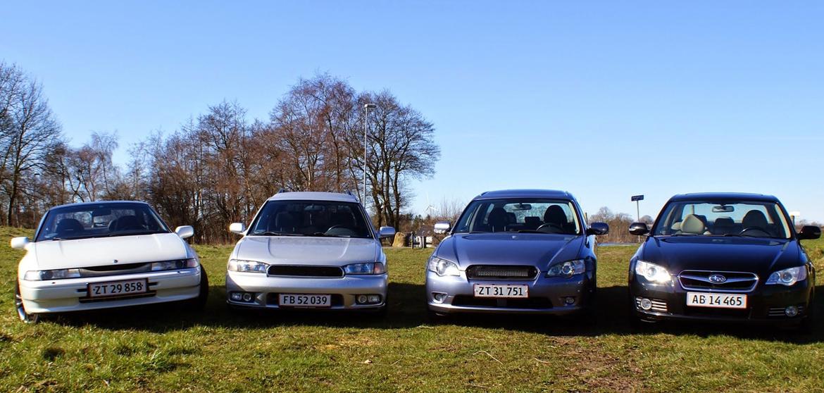 Subaru Legacy  - Familiefoto, fra venstre; min fars SVX, min Legacy, min brors Legacy og min mors Legacy billede 9