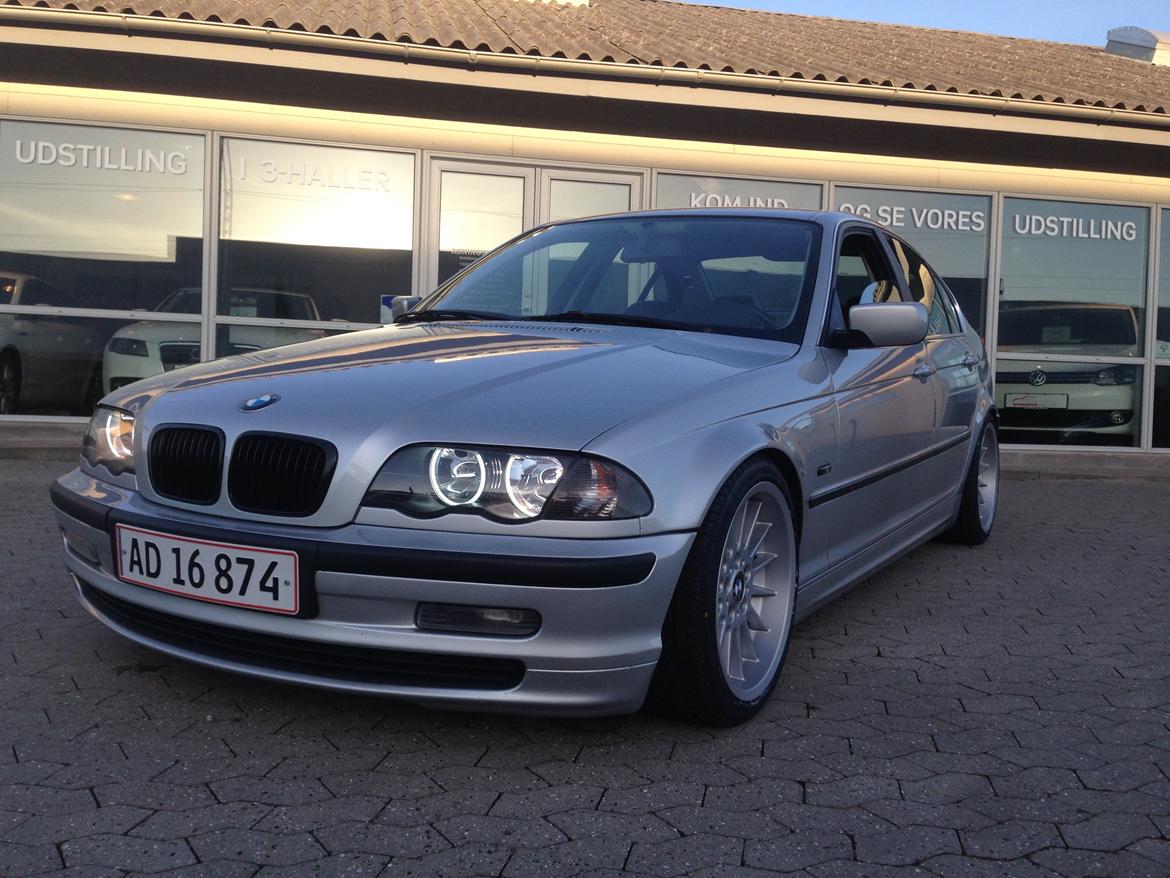 BMW 320i billede 4
