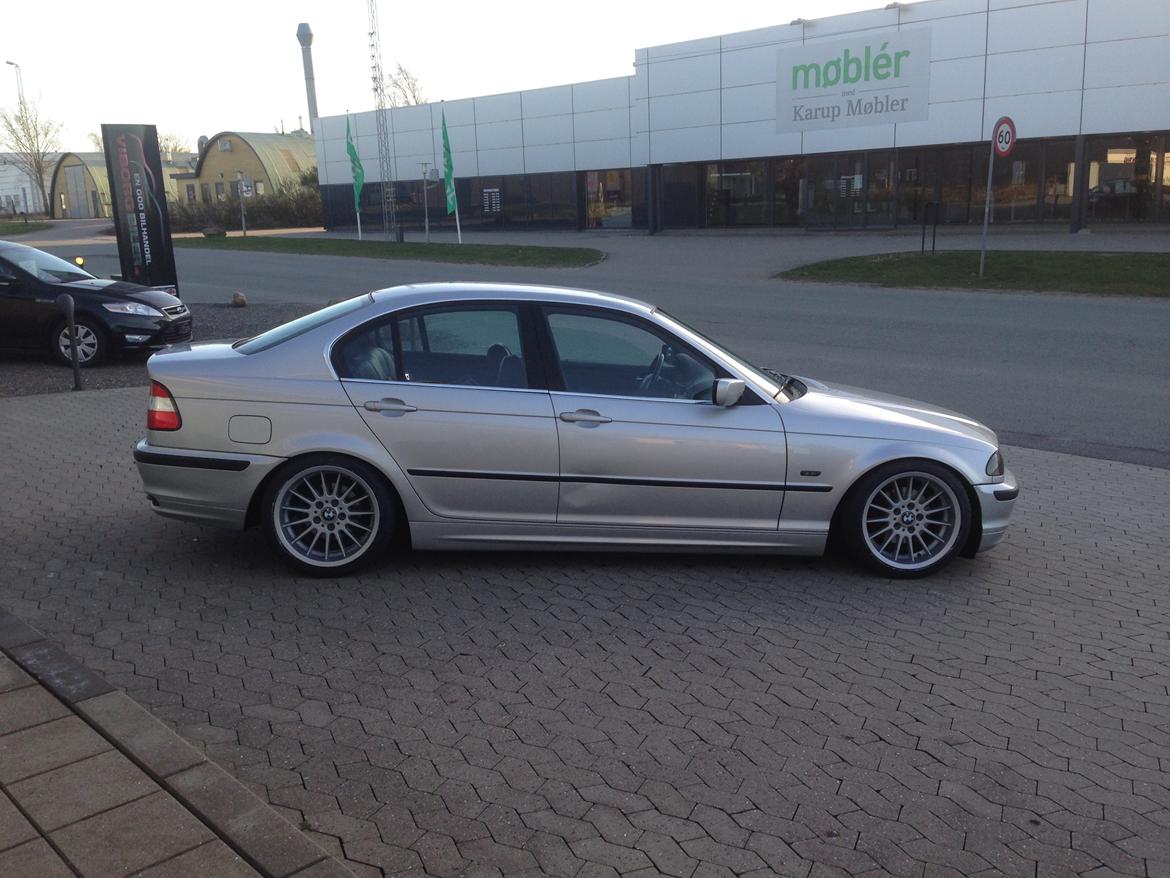 BMW 320i billede 8