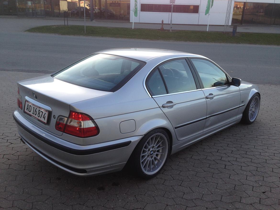 BMW 320i billede 9