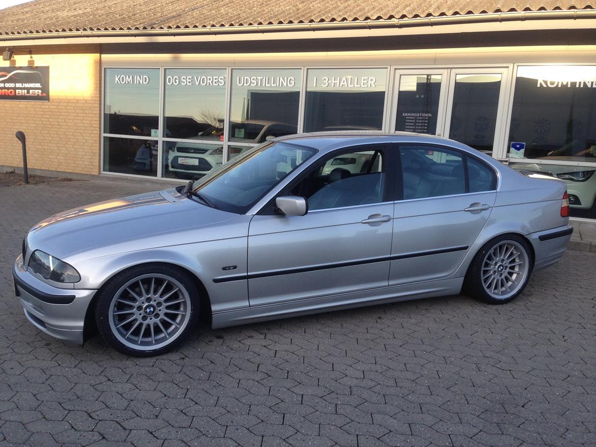 BMW 320i billede 3