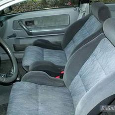 Renault Clio "voldtaget og død"