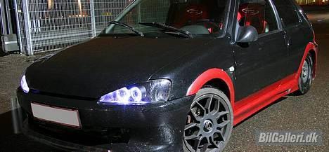Peugeot 106 XS 1,6 SOLGT - Yes så er der ny front og hjelm ;) Tak til Pro-Street.dk - Niki F billede 2