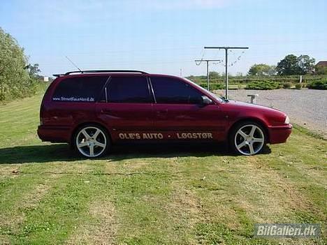 Nissan Primera Stc. - Streamers og solfilm i de forreste ruder er fjernet billede 1