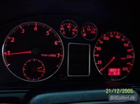Audi A4 *Solgt* - corme ringe i instrumenterne det ser kanon ud.. billede 5