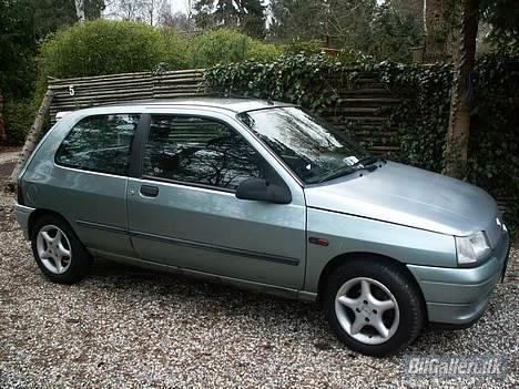 Renault Clio "voldtaget og død" billede 1