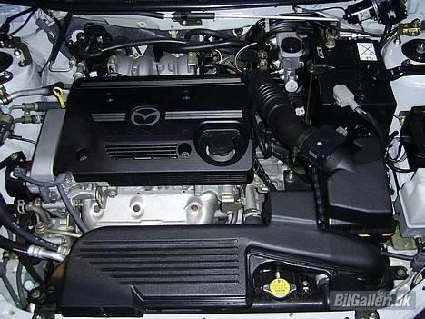 Mazda 323F BJ Exclusive - Motor billede 5
