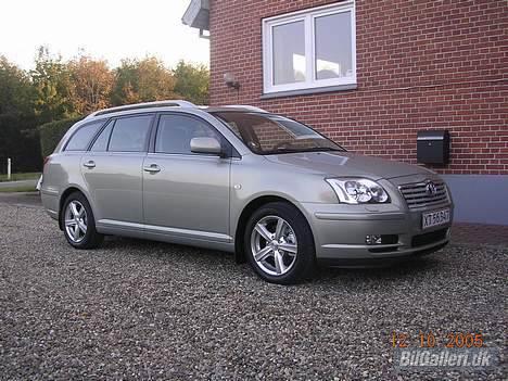 Toyota avensis 2.2 D4D150hk stc - jo jo da havde vi lige fået den helt ny bil billede 1