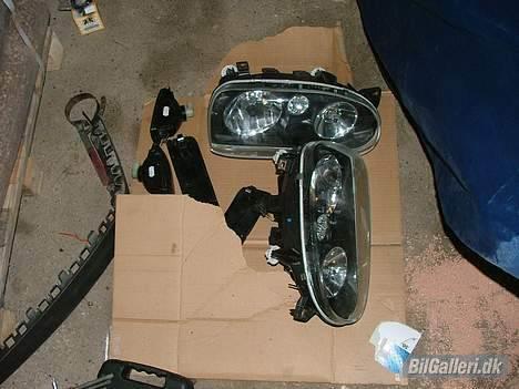 VW Golf 3 - solgt - Der er sorte lygter fra Hella hele vejen rundt.  billede 5