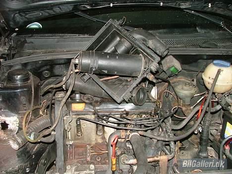 VW Golf 3 - solgt - Rod i motorrum, imens jeg laver rust billede 7