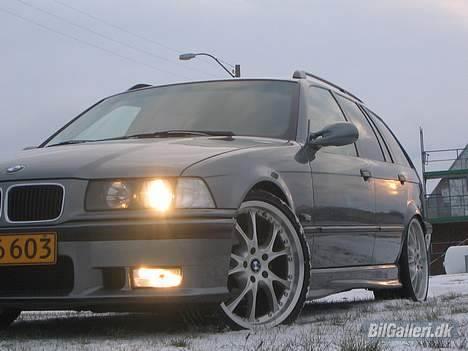 BMW 325 TDS Van *SOLGT* - Tjek den velholdte lak!  billede 1