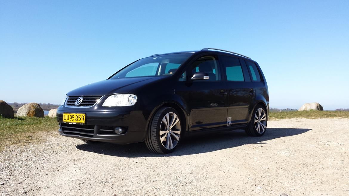 VW Touran "Highline" DSG Van - Std. undervogn - altså før sænkningen... billede 4