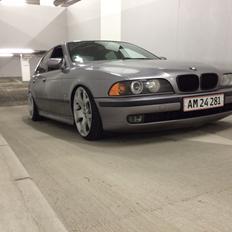 BMW E39 528ia solgt
