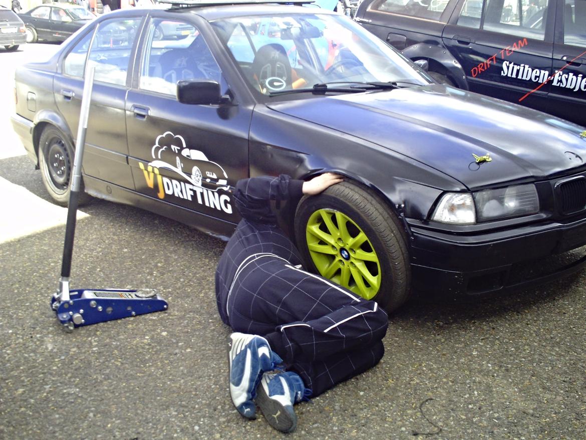 BMW 320i (*Driftbil*) reservebil ((SOLGT)) billede 4