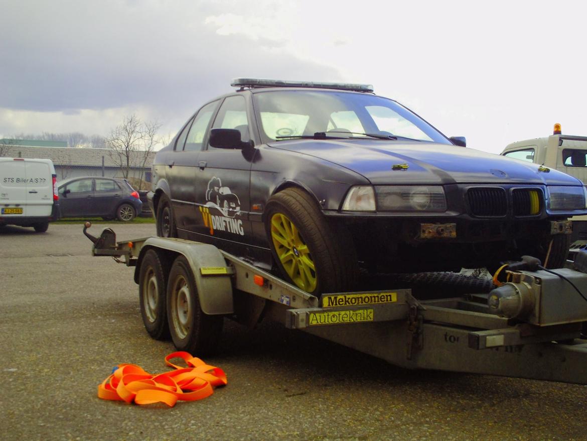 BMW 320i (*Driftbil*) reservebil ((SOLGT)) billede 6