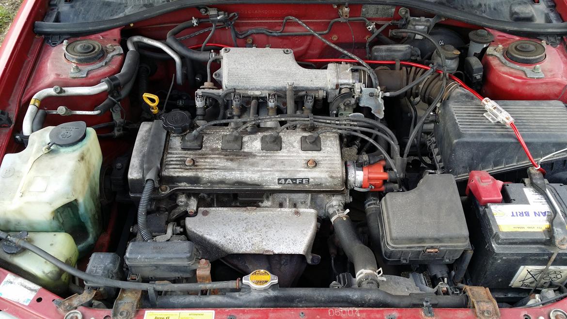 Toyota Carina E 1.6 16V L/B (Skrottet) billede 10