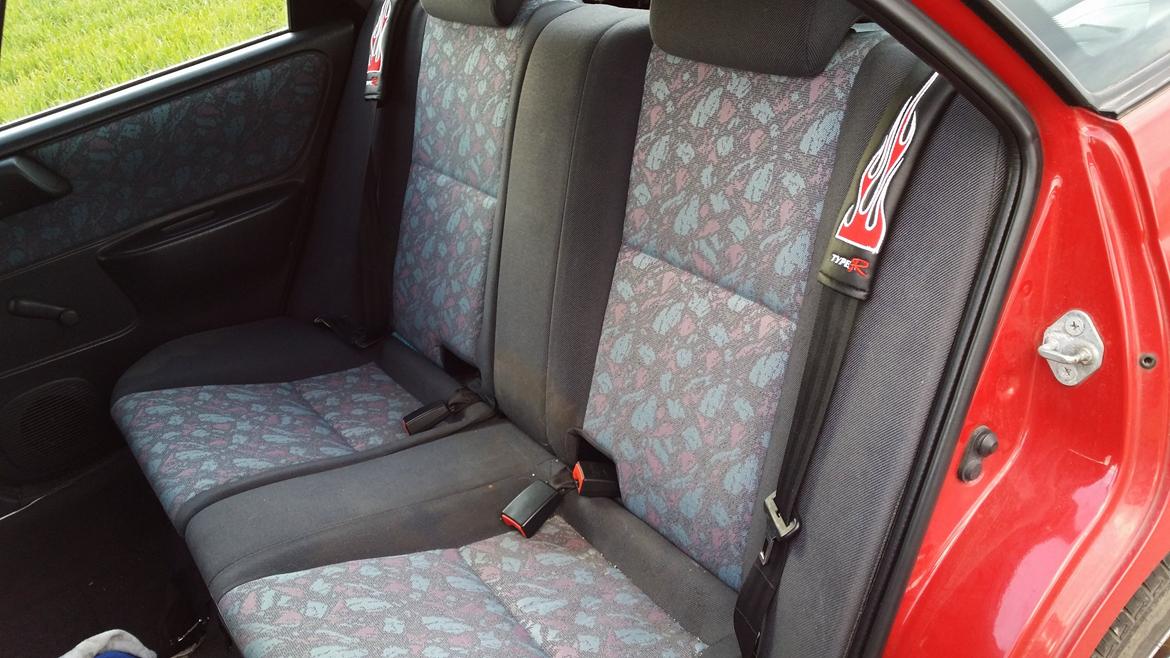 Toyota Carina E 1.6 16V L/B (Skrottet) billede 14