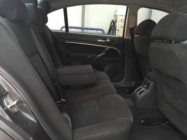 Skoda SuperB 1.9 tdi 130hk - rigtig god benplads bagi billede 10