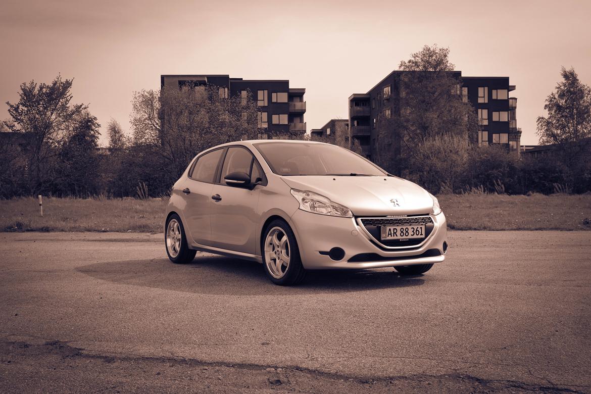 Peugeot 208 billede 1