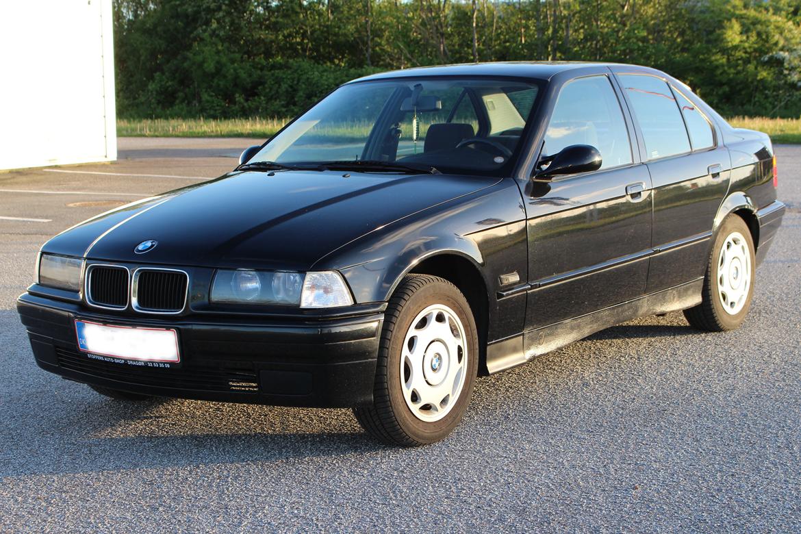 BMW 320i E36 *SOLGT* billede 1