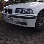 BMW 320i Touring 5dørs [Solgt]