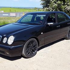 Mercedes Benz E300 TD Avantgarde