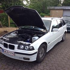 BMW 320i Touring 5dørs [Solgt]