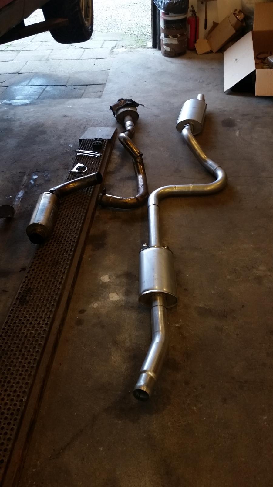 Saab 900 S 2,0 16V Turbo - Nyt JT 3" catback system, til venstre et hjemmelavet system der larmede for meget. billede 13