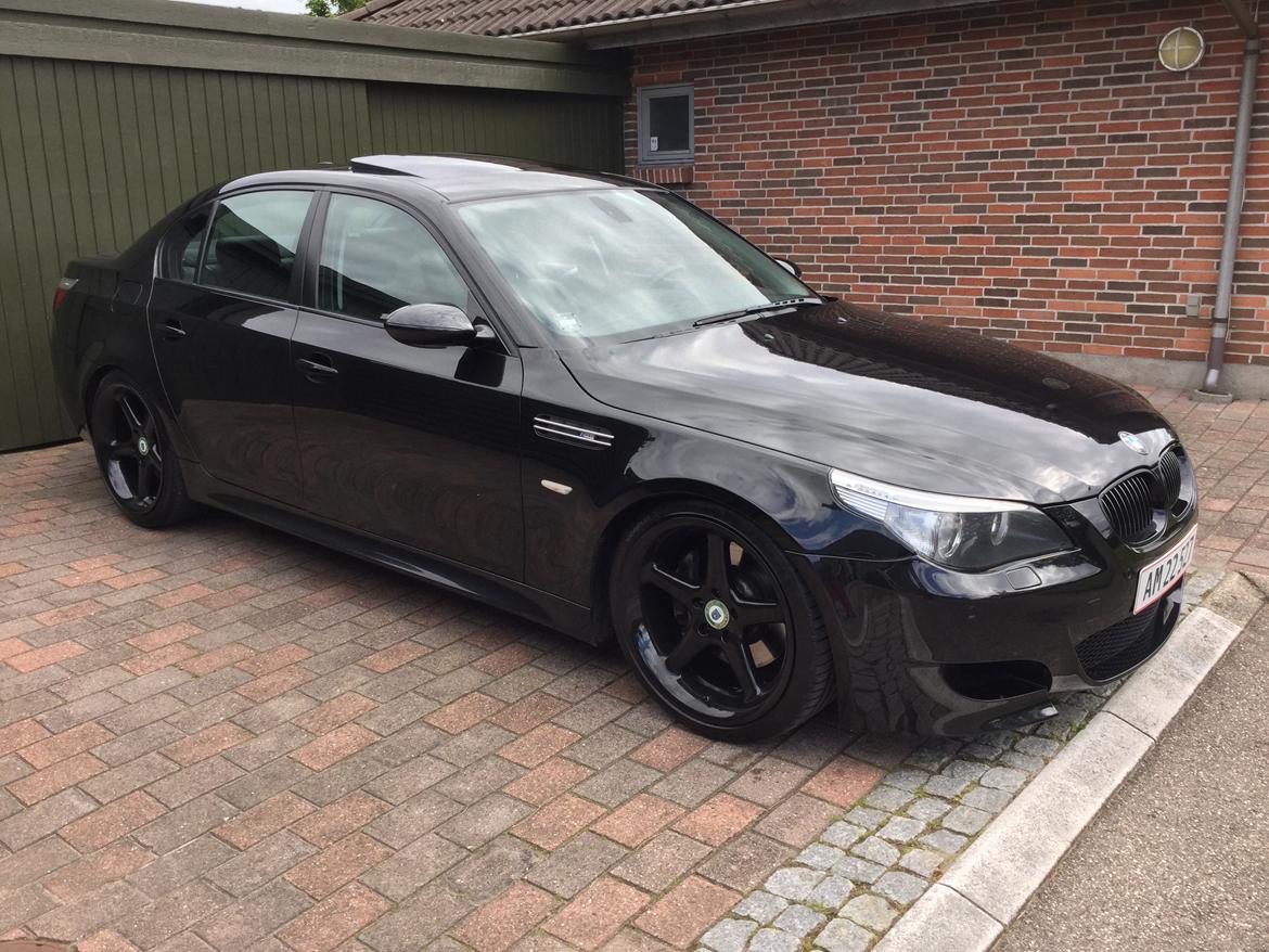 BMW E60 545i billede 2