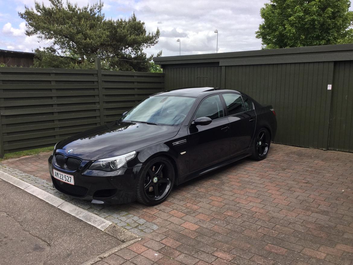 BMW E60 545i billede 1