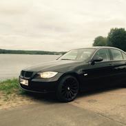 BMW Solgt E90 330i 18" Black