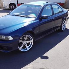 BMW E39 540i / SOLGT :'(
