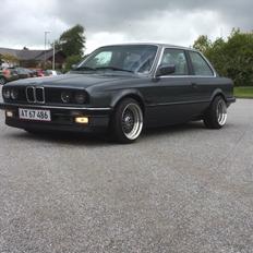 BMW E30 320